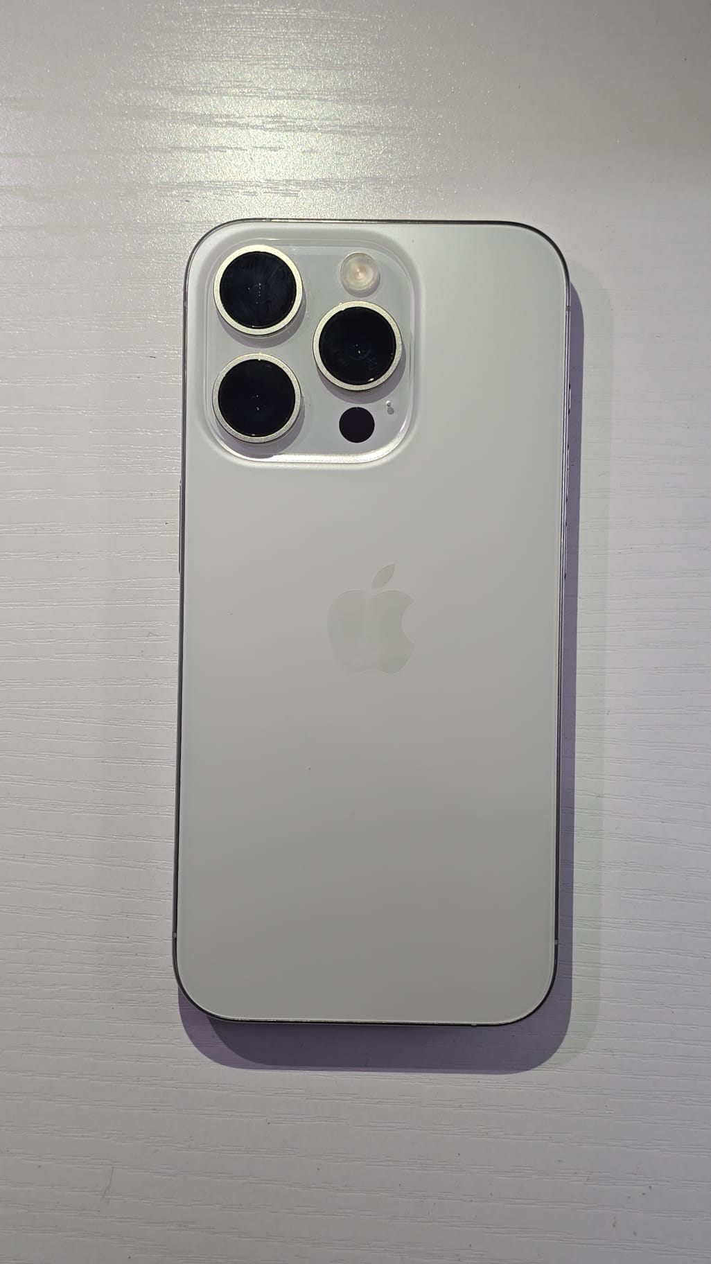 iPhone 15 Pro · White Titanium · 256GB · Used · Like New · Battery Health: 87% · Refurbished — photo 4 of 4