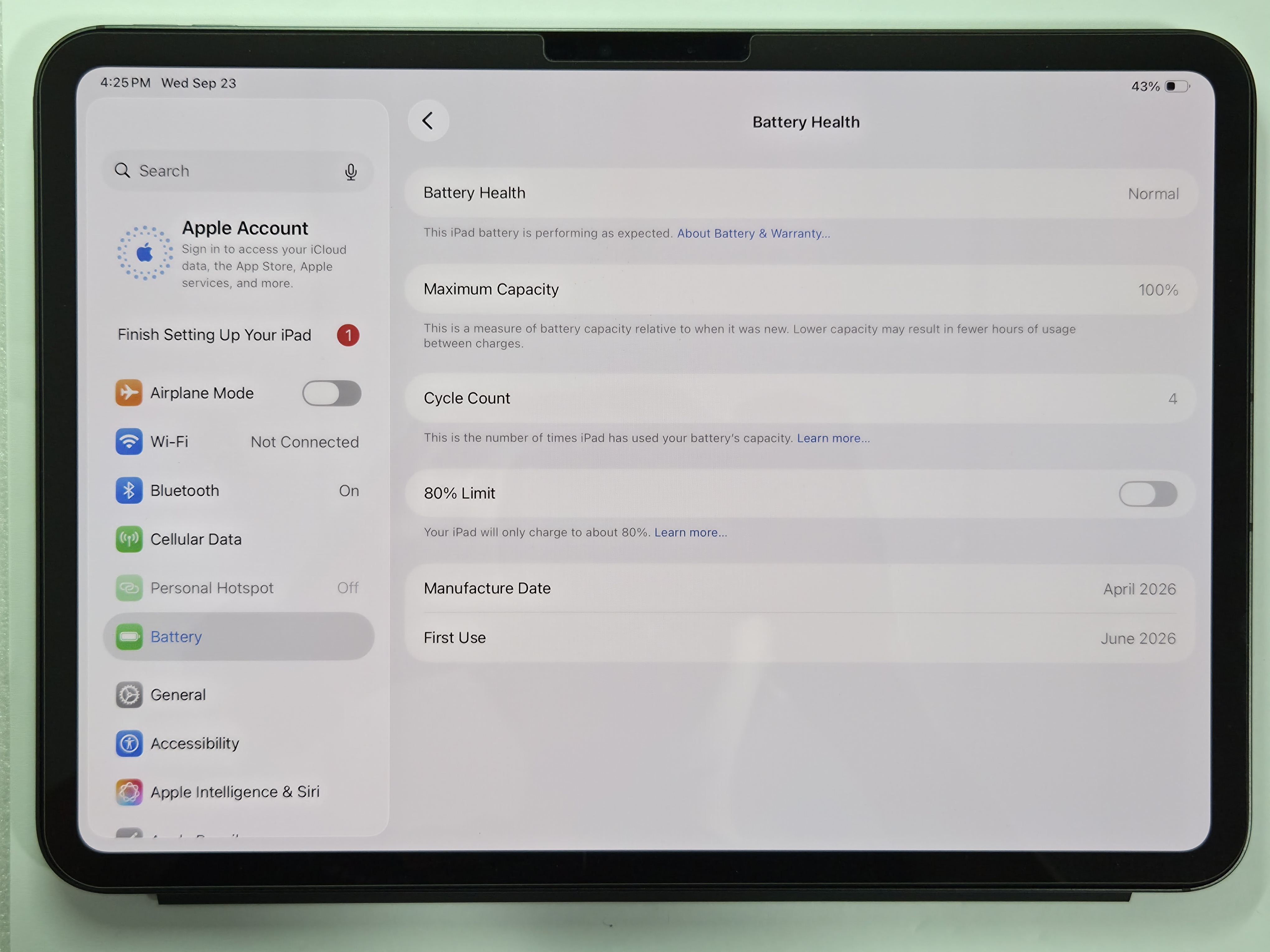 iPad Pro 11" (M5) · Black · 256 GB · Used · New · Battery Health: 100% — photo 4 of 4
