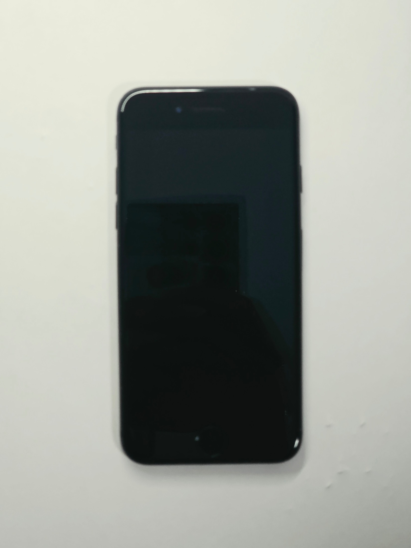 iPhone 7 · Black · 32 GB · Used · Excellent · Battery Health: 87% · Refurbished — photo 2 of 4