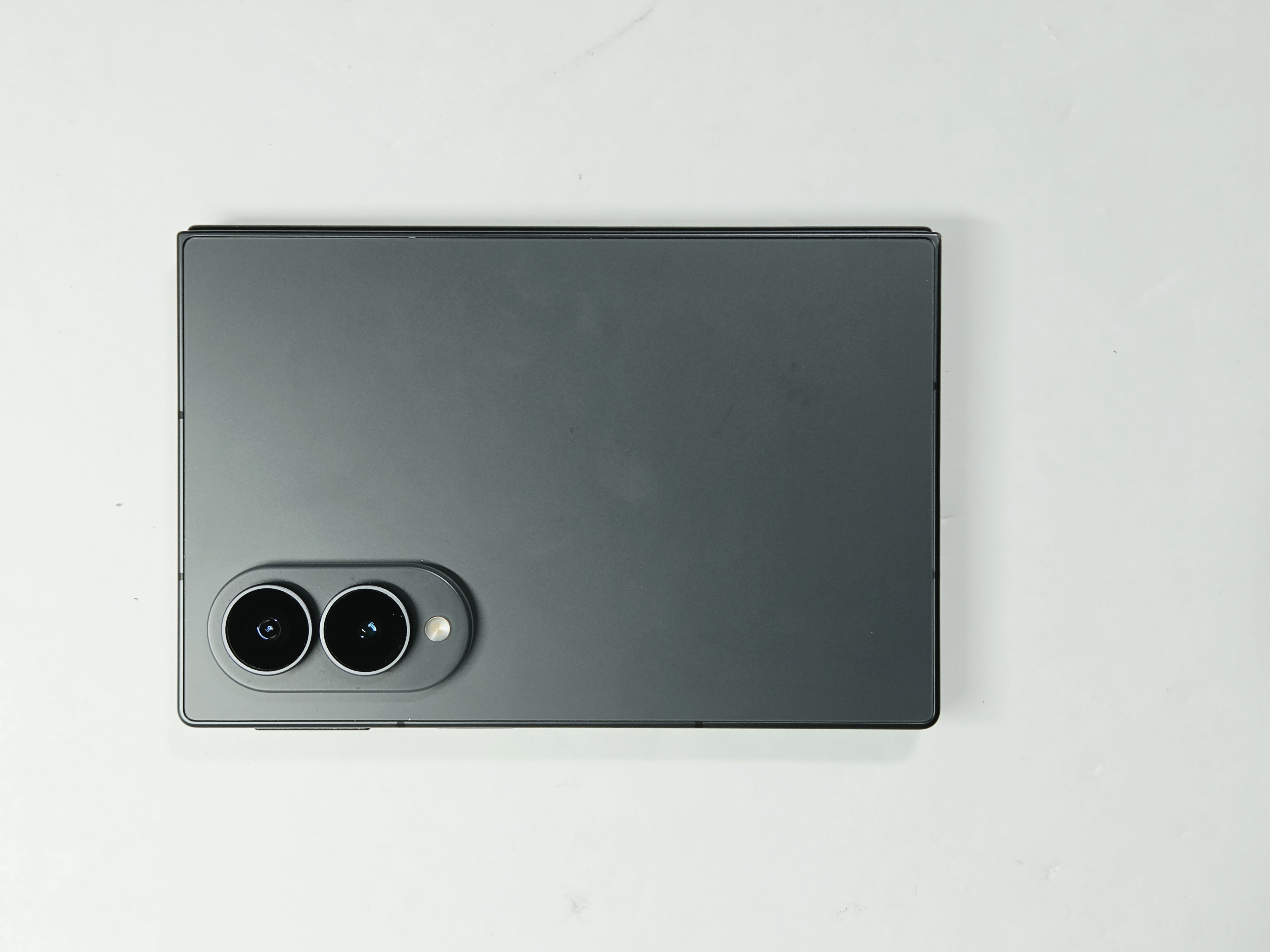 Galaxy Z Fold8 5G · Black · 256 GB · Used · Like New — photo 1 of 4