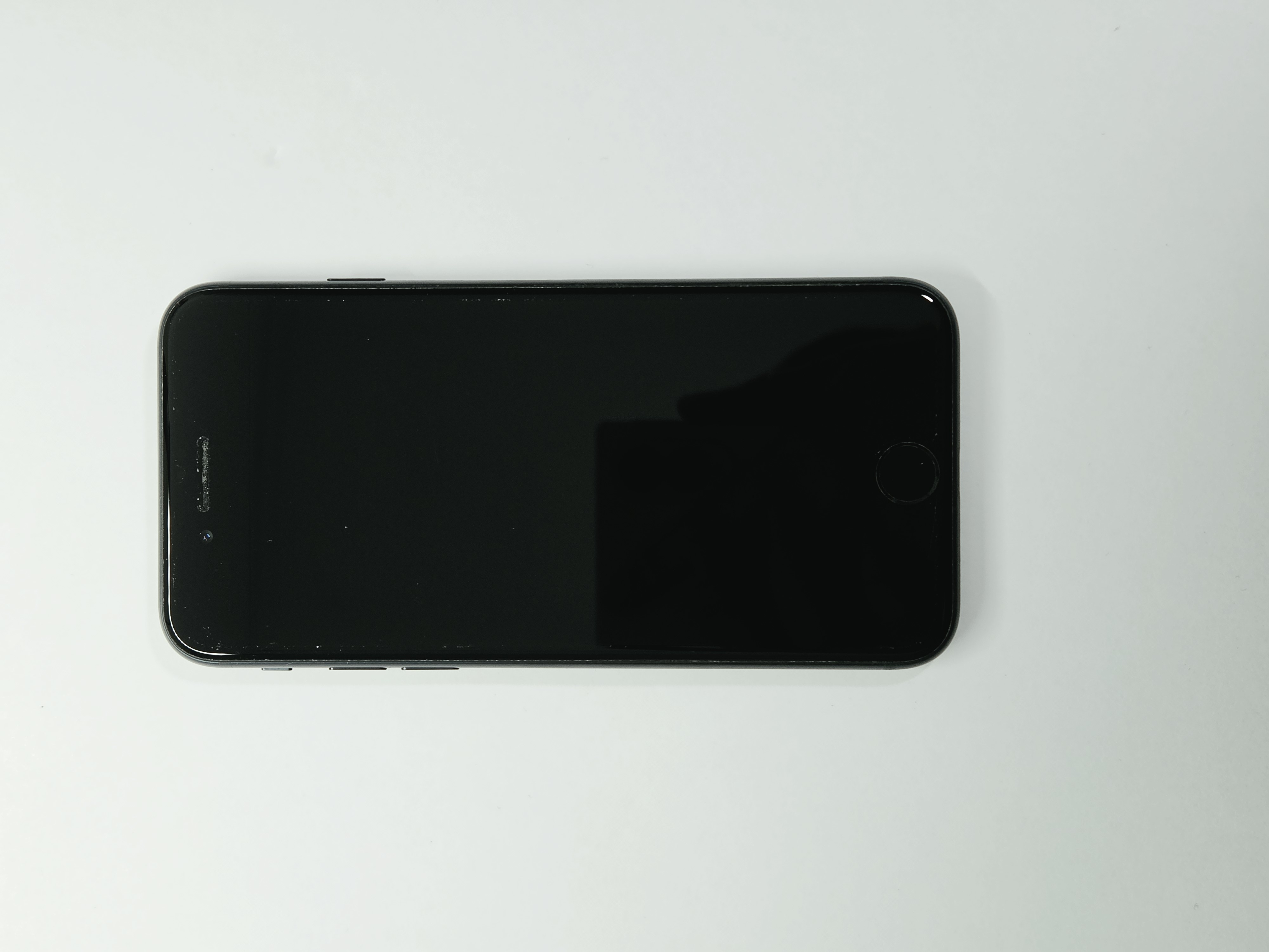 iPhone SE (2022) · Midnight · 64 GB · Used · Excellent · Battery Health: 89% — photo 4 of 4