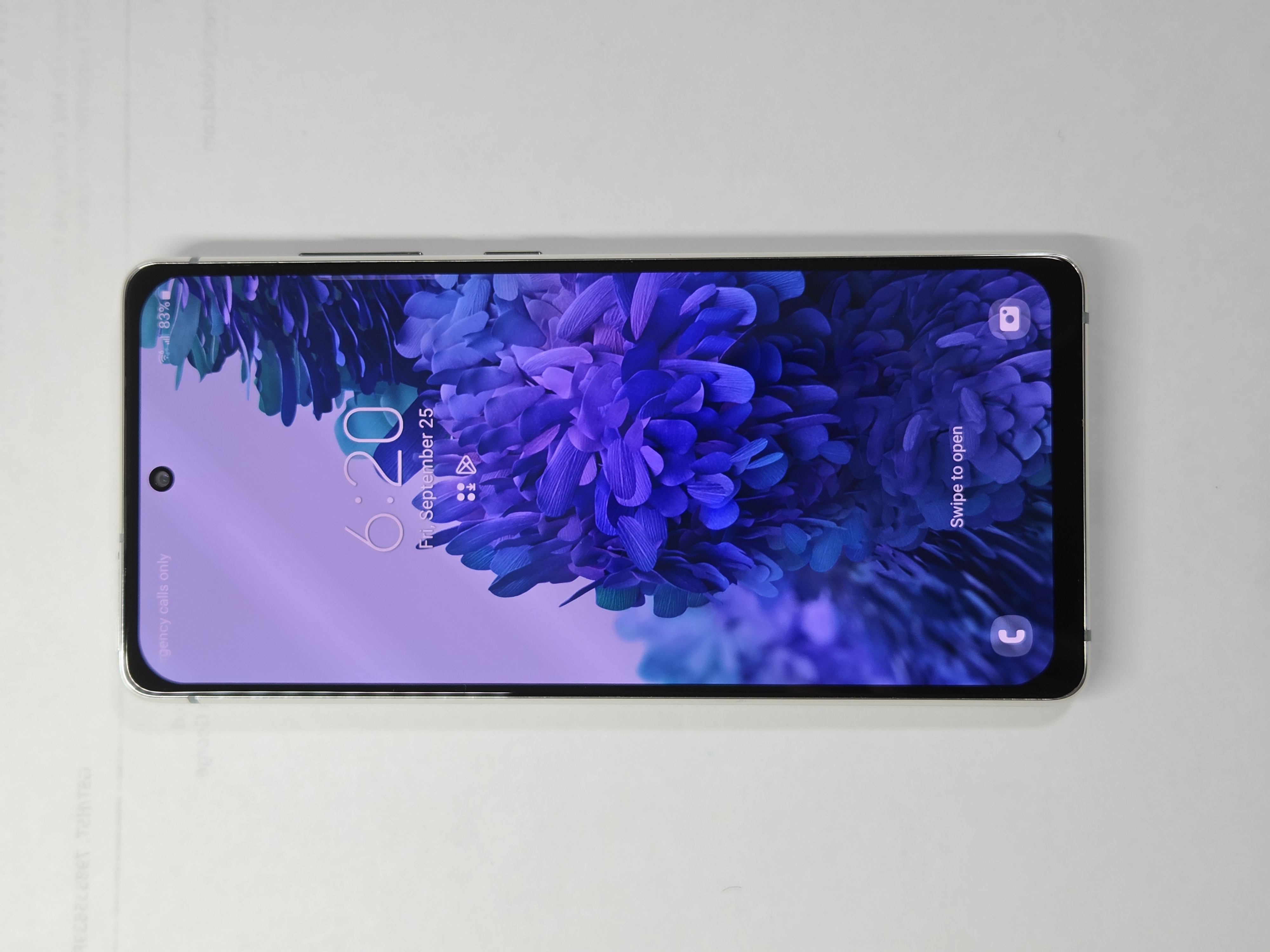 Galaxy S20 FE 5G · White · 128 GB · Used · Like New · Refurbished — photo 3 of 4