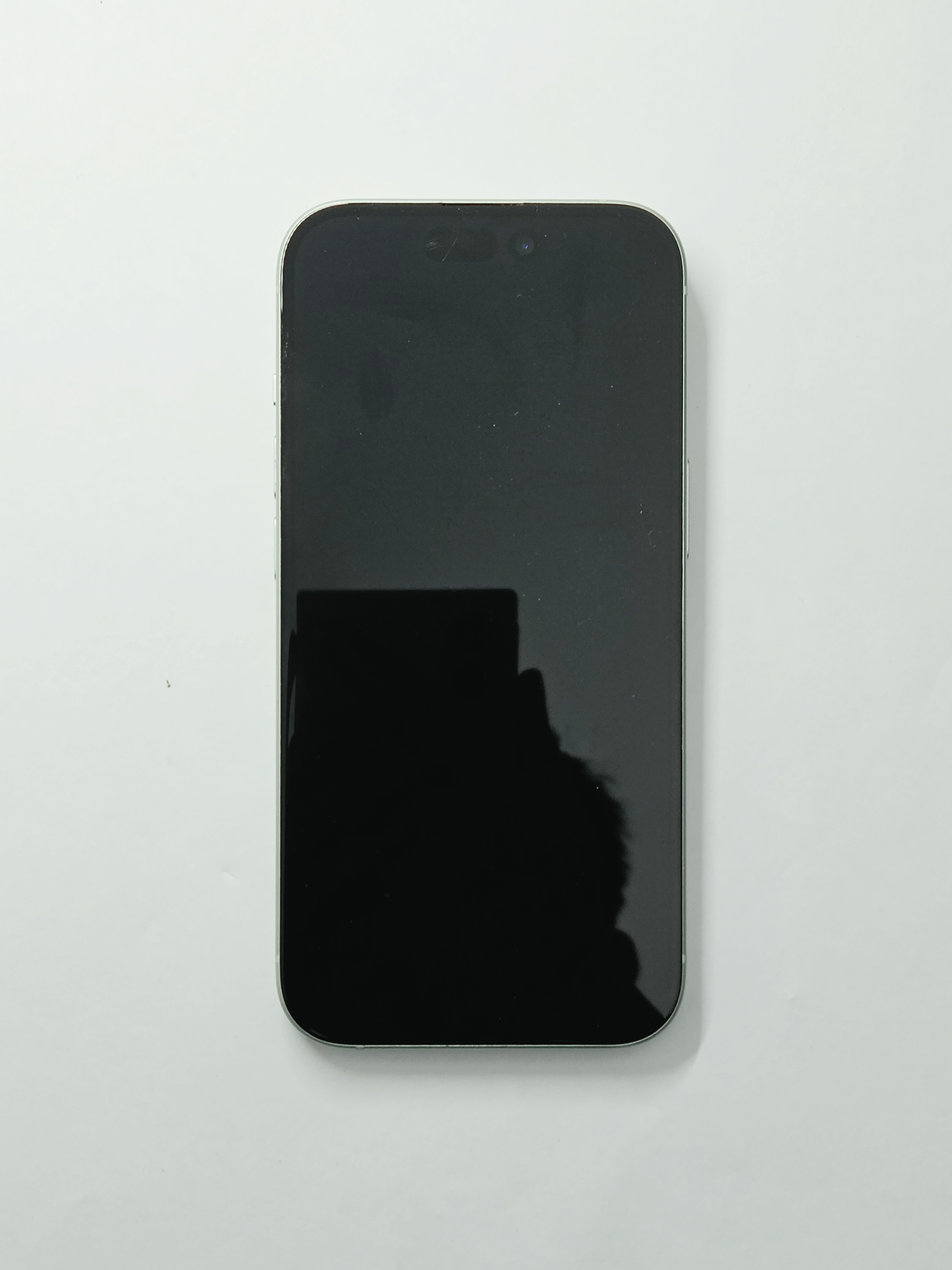 iPhone 15 · Green · 128 GB · Used · Excellent · Battery Health: 84% — photo 4 of 4