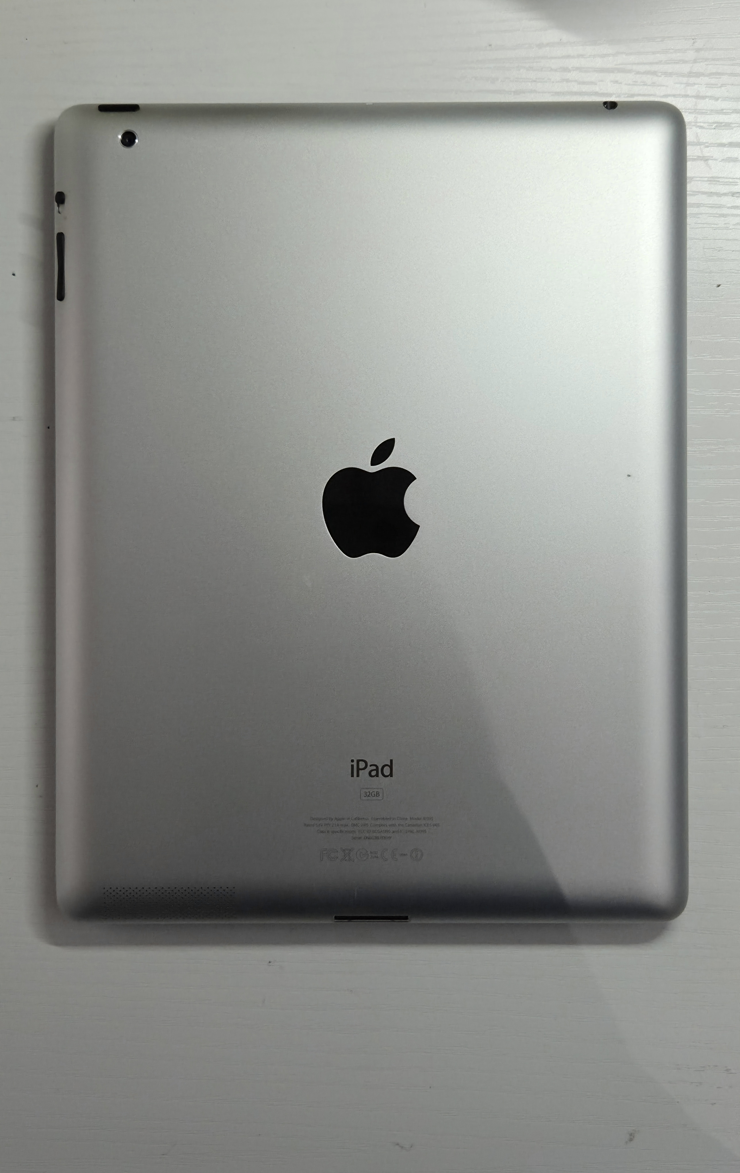 iPad (2nd Generation) · Silver · 32 GB · Used · Like New — photo 2 of 2
