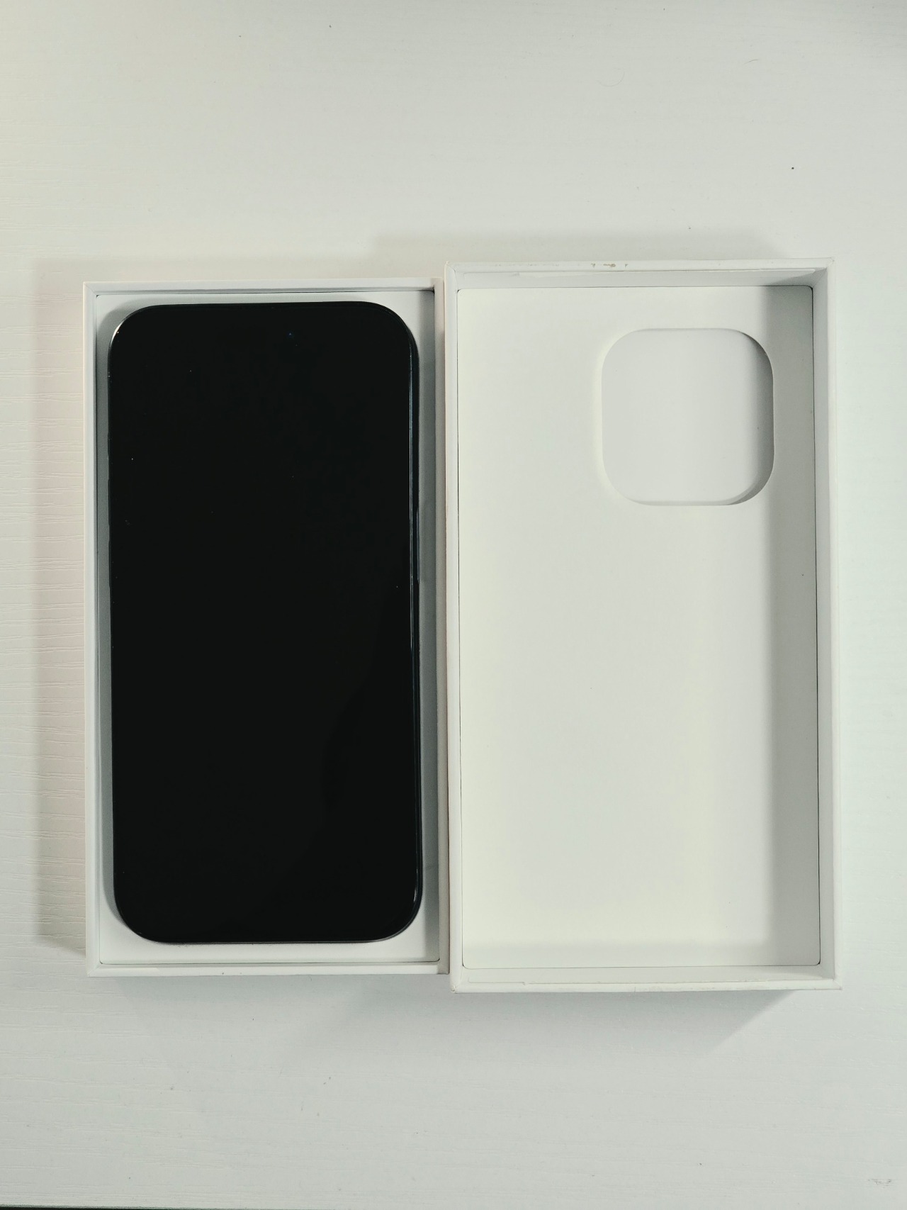 iPhone 15 Pro · Blue Titanium · 128 GB · Used · Excellent · Battery Health: 98% · Refurbished — photo 3 of 4