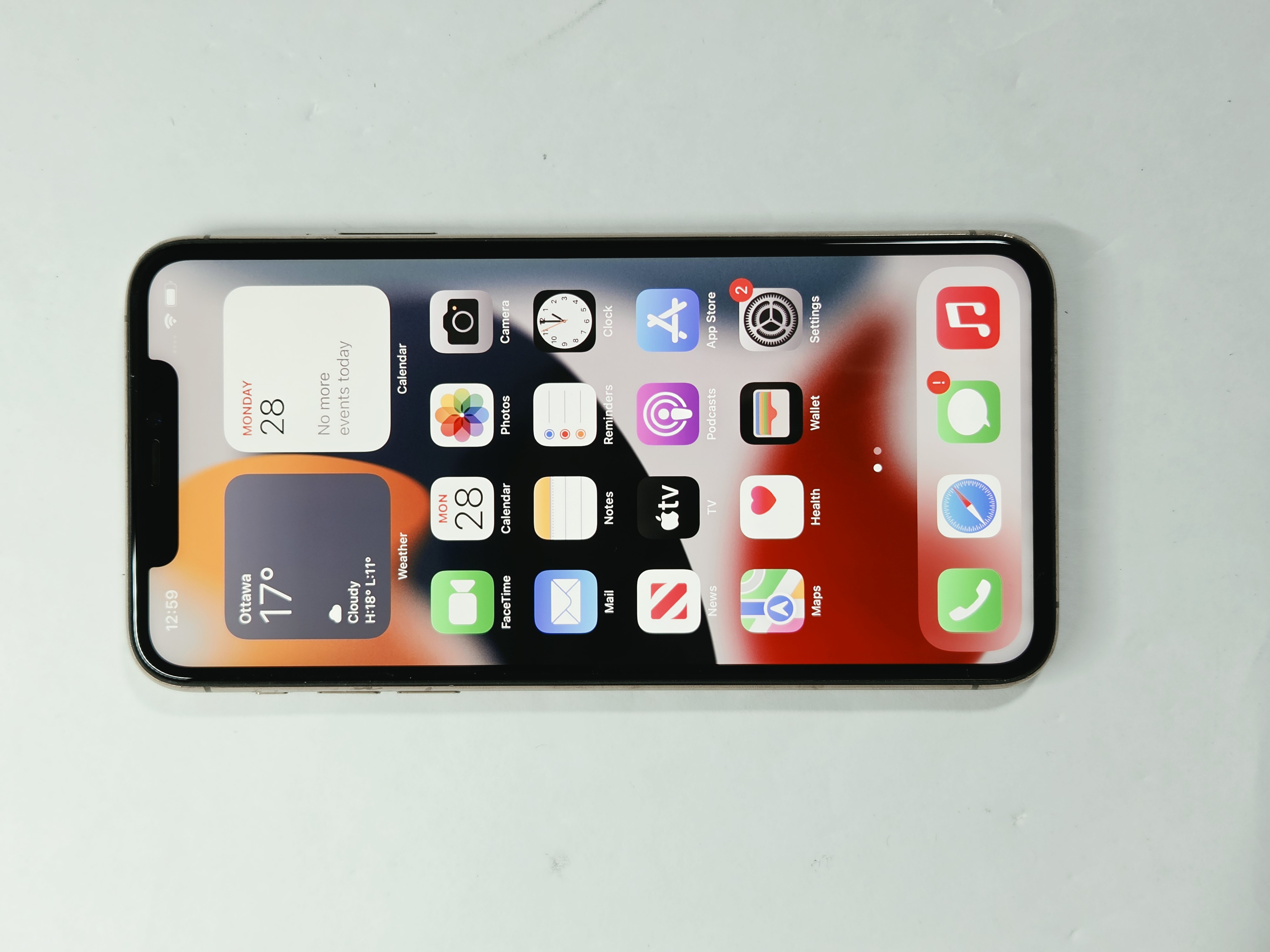 iPhone 11 Pro Max · Gold · 64 GB · Used · Excellent · Battery Health: 82% · Refurbished — photo 2 of 4