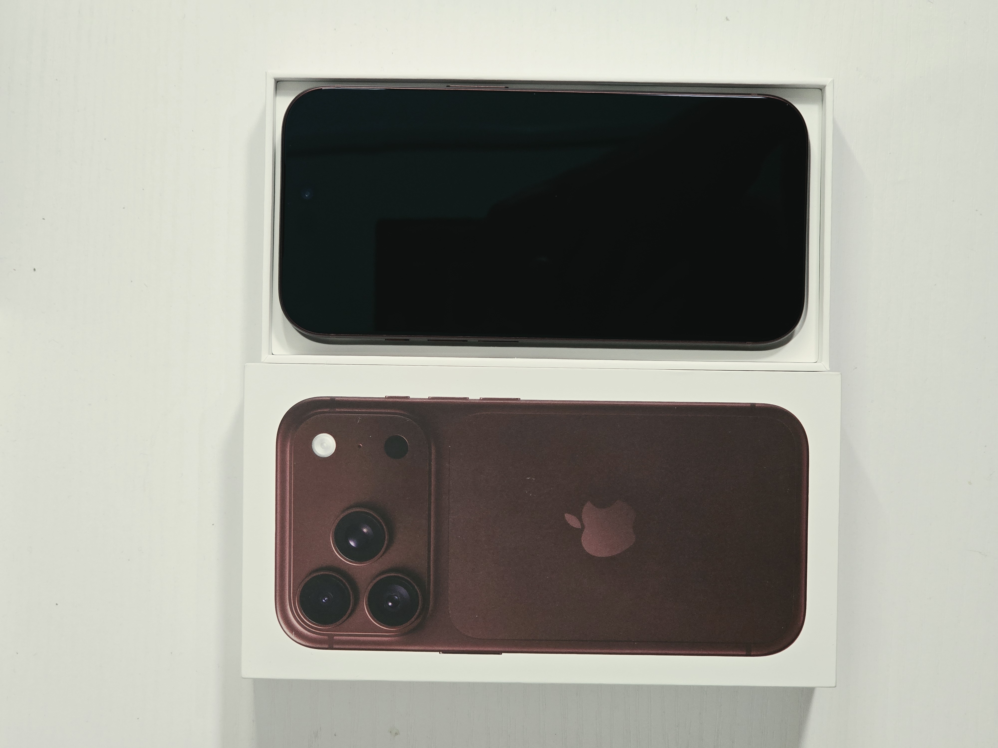 iPhone 18 Pro · Burgundy · 256 GB · New · Battery Health: 100% — photo 4 of 4