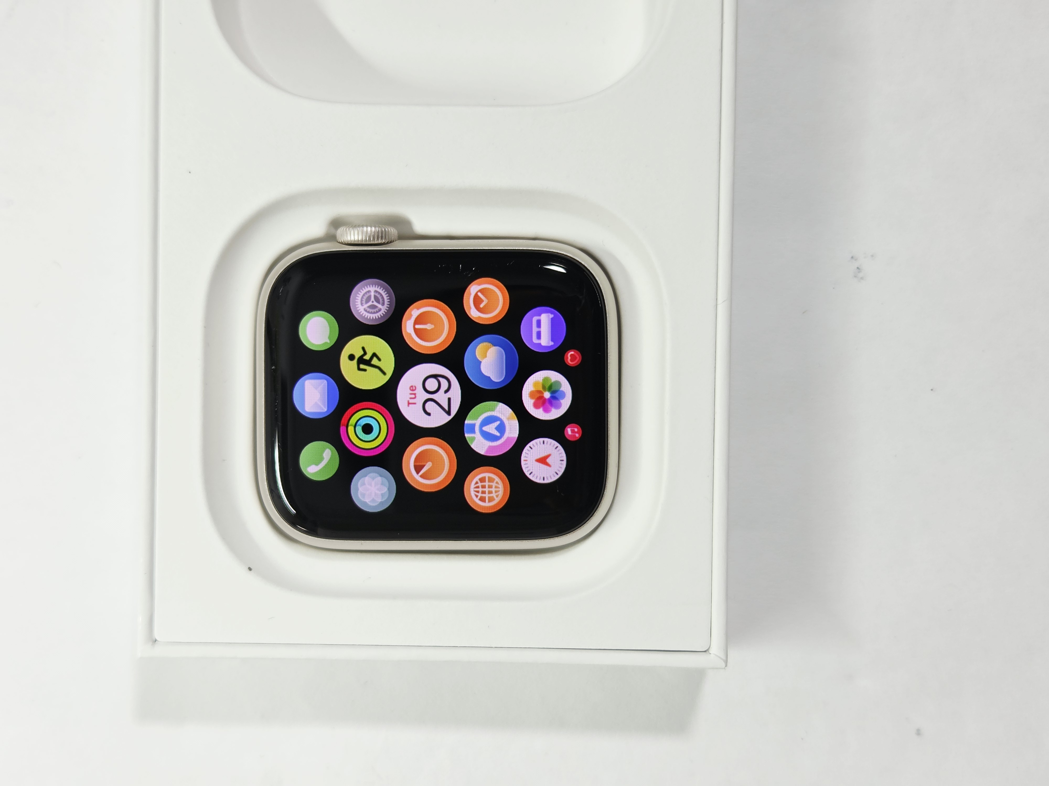 Apple Watch SE (3rd Generation) · Starlight · 64 GB · Used · Excellent · Battery Health: 100% — photo 2 of 4