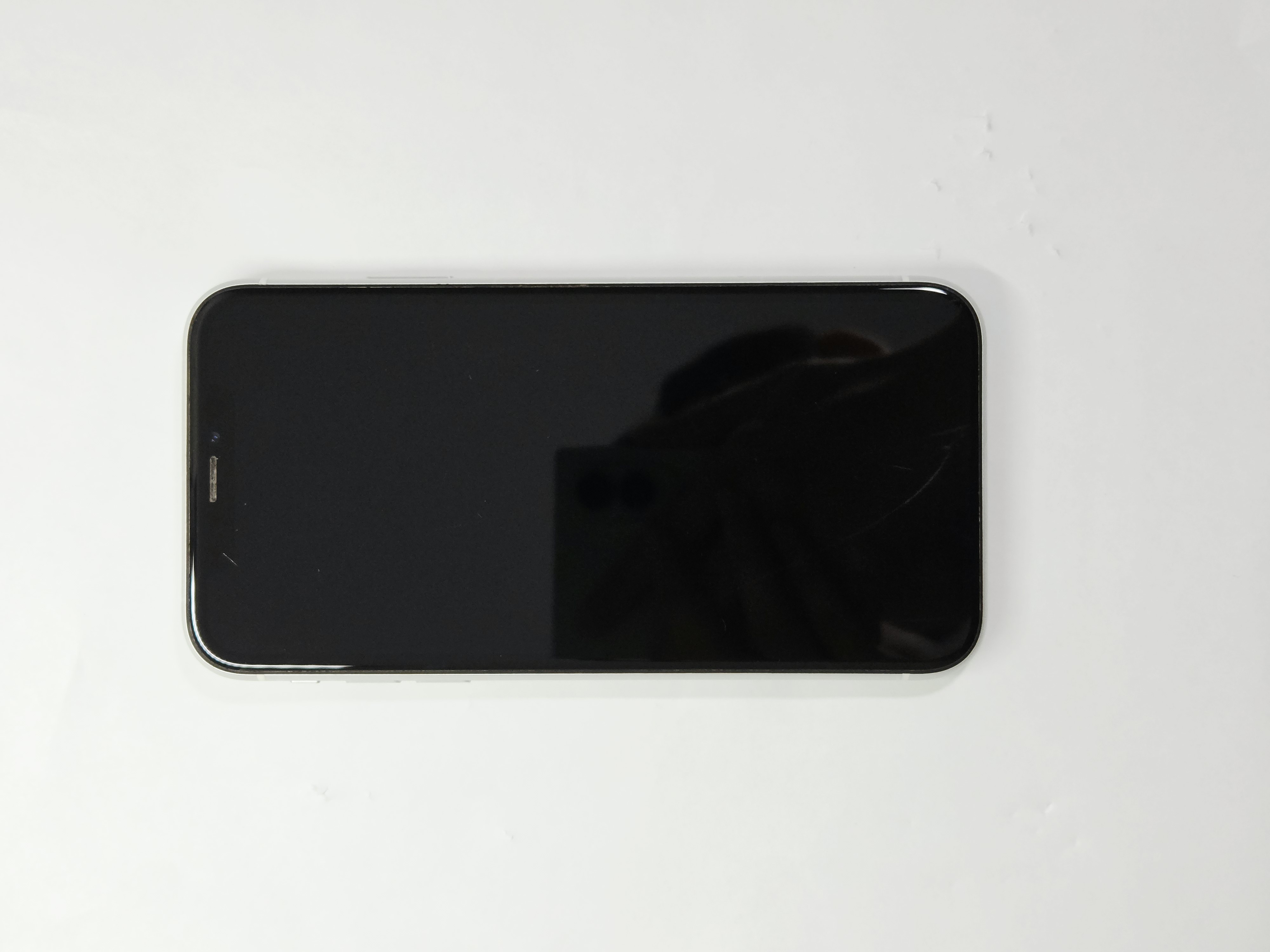 iPhone XR · White · 128 GB · Used · Excellent · Battery Health: 100% · Refurbished — photo 4 of 4