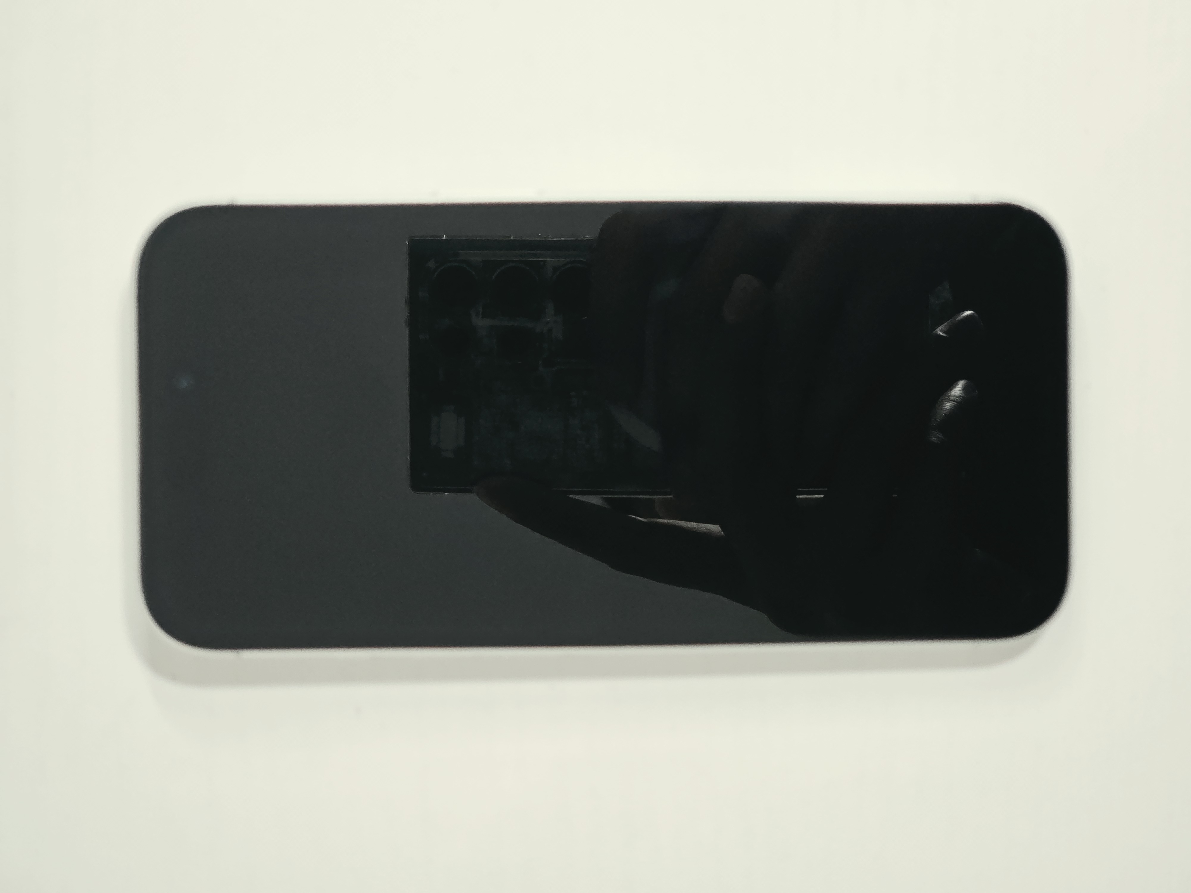 iPhone 16 · White · 128 GB · Used · Excellent · Battery Health: 86% — photo 2 of 4