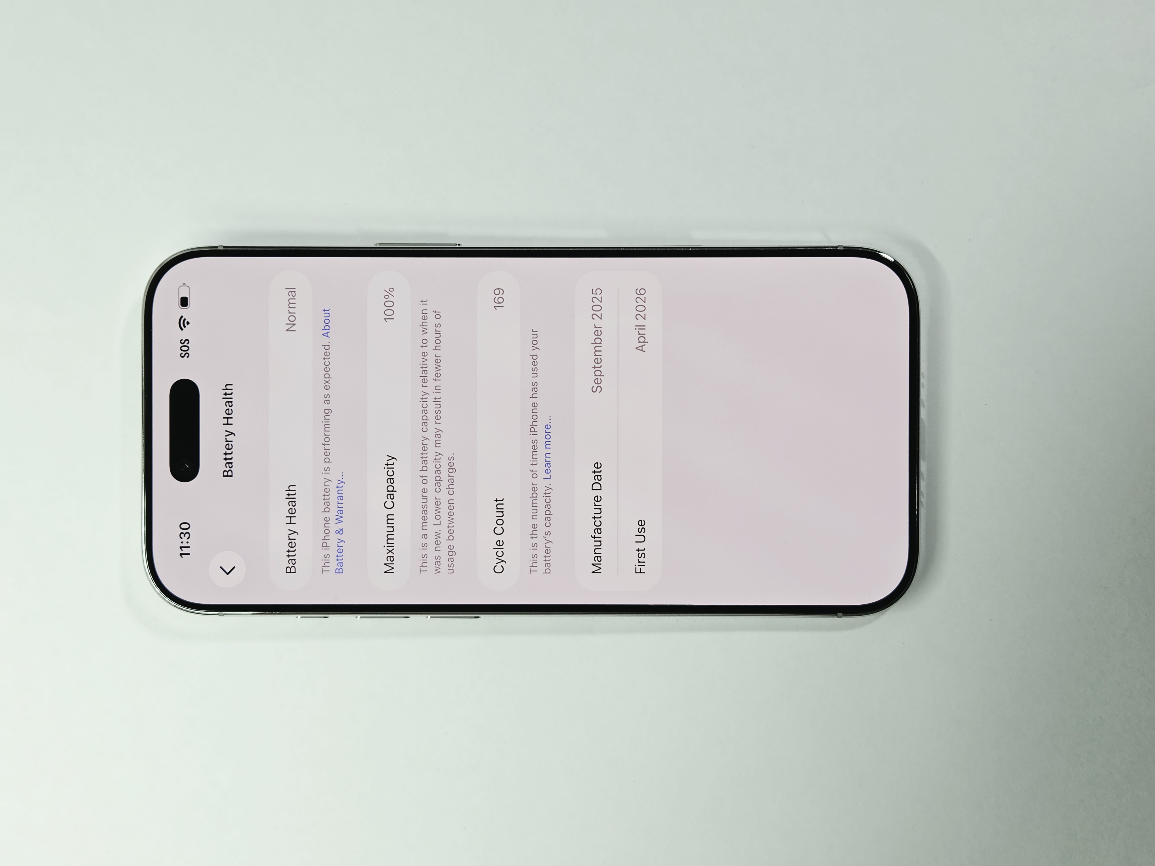 iPhone 17 Air · Cloud White · 256 GB · Used · Like New · Battery Health: 100% — photo 3 of 4