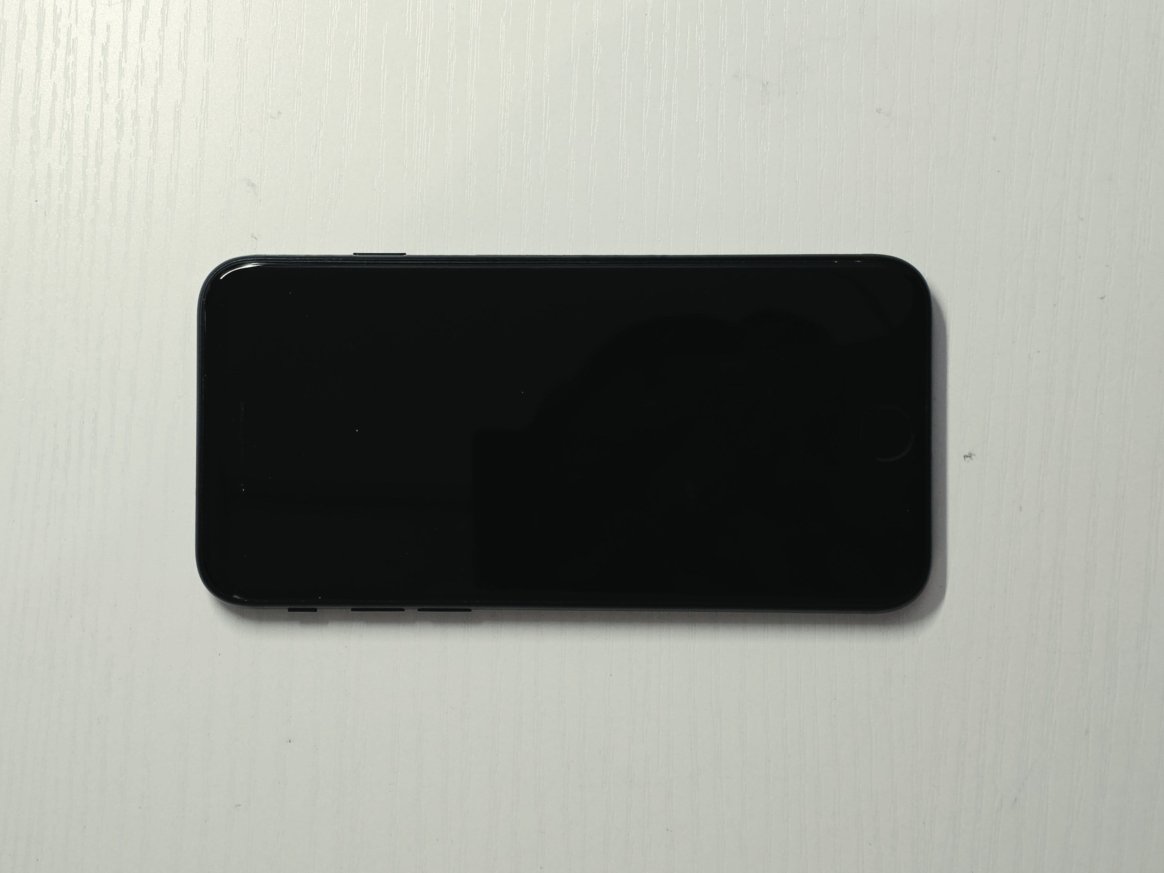 iPhone SE (2022) · Black · 128GB · Used · Like New · Battery Health: 95% — photo 4 of 4