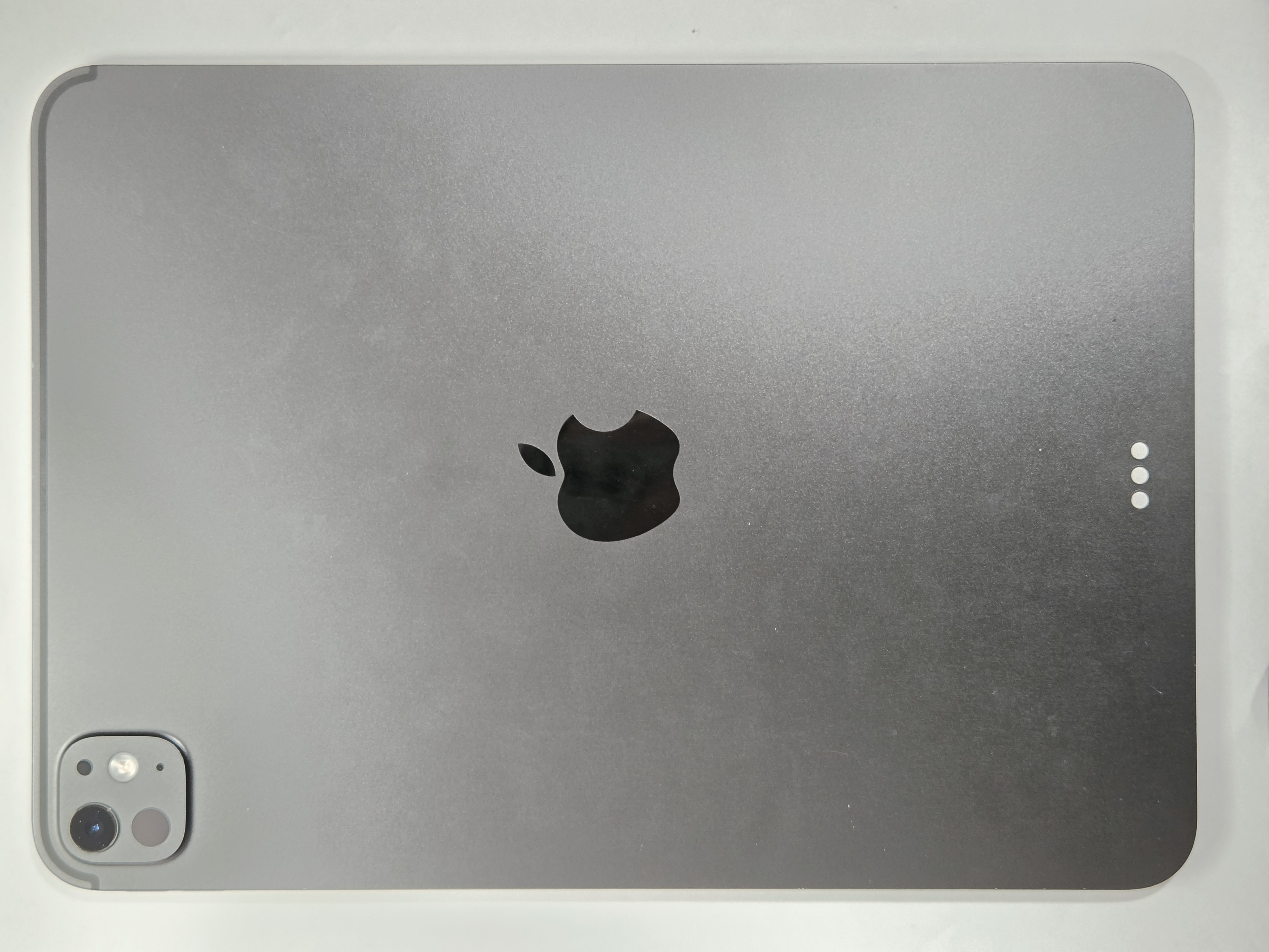 iPad Pro 11" (M5) · Space Grey · 256 GB · Used · Like New · Battery Health: 99% — photo 4 of 5