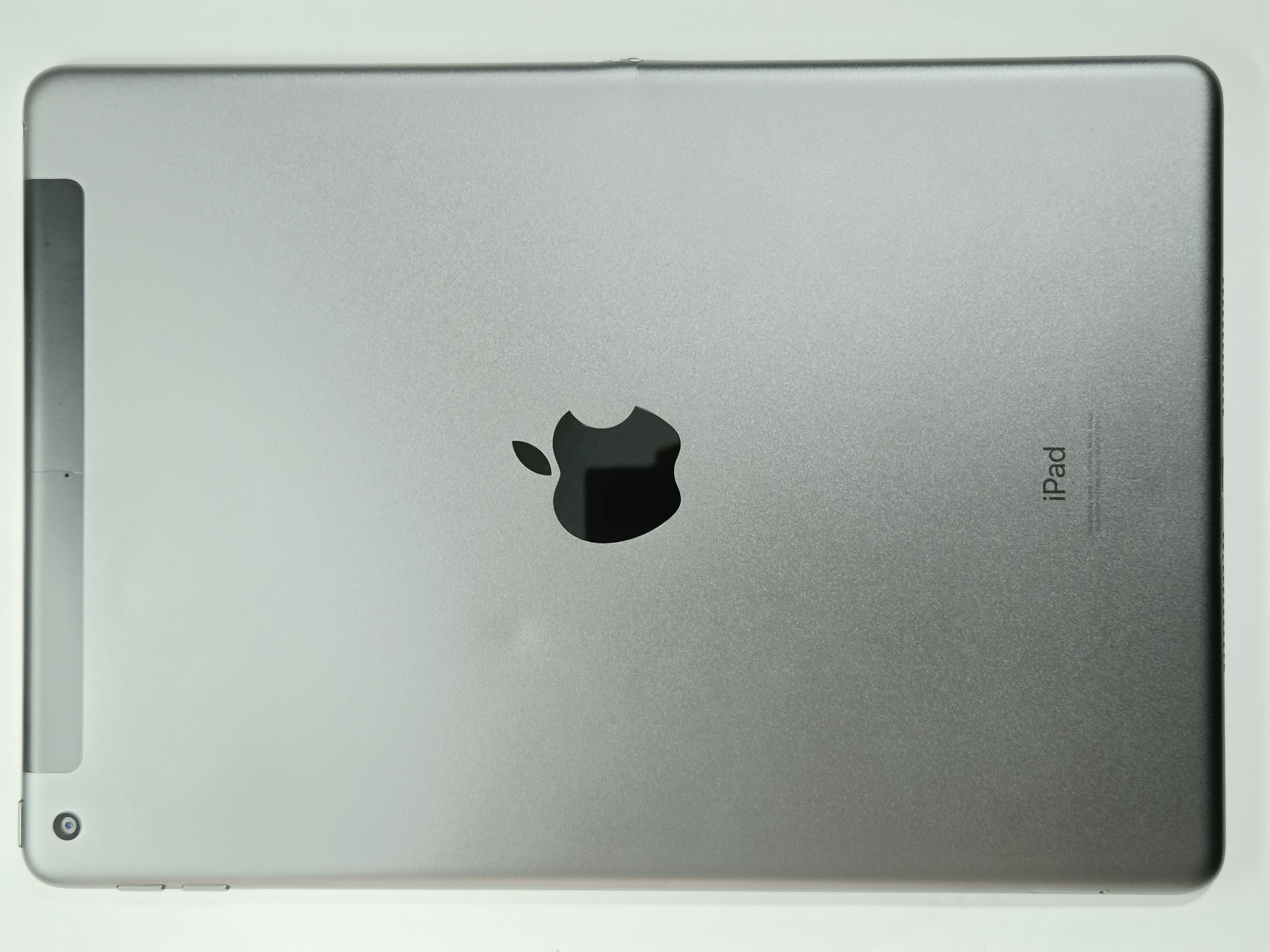 iPad 8 (2020) · Space Black · 32 GB · Used · Good — photo 3 of 3