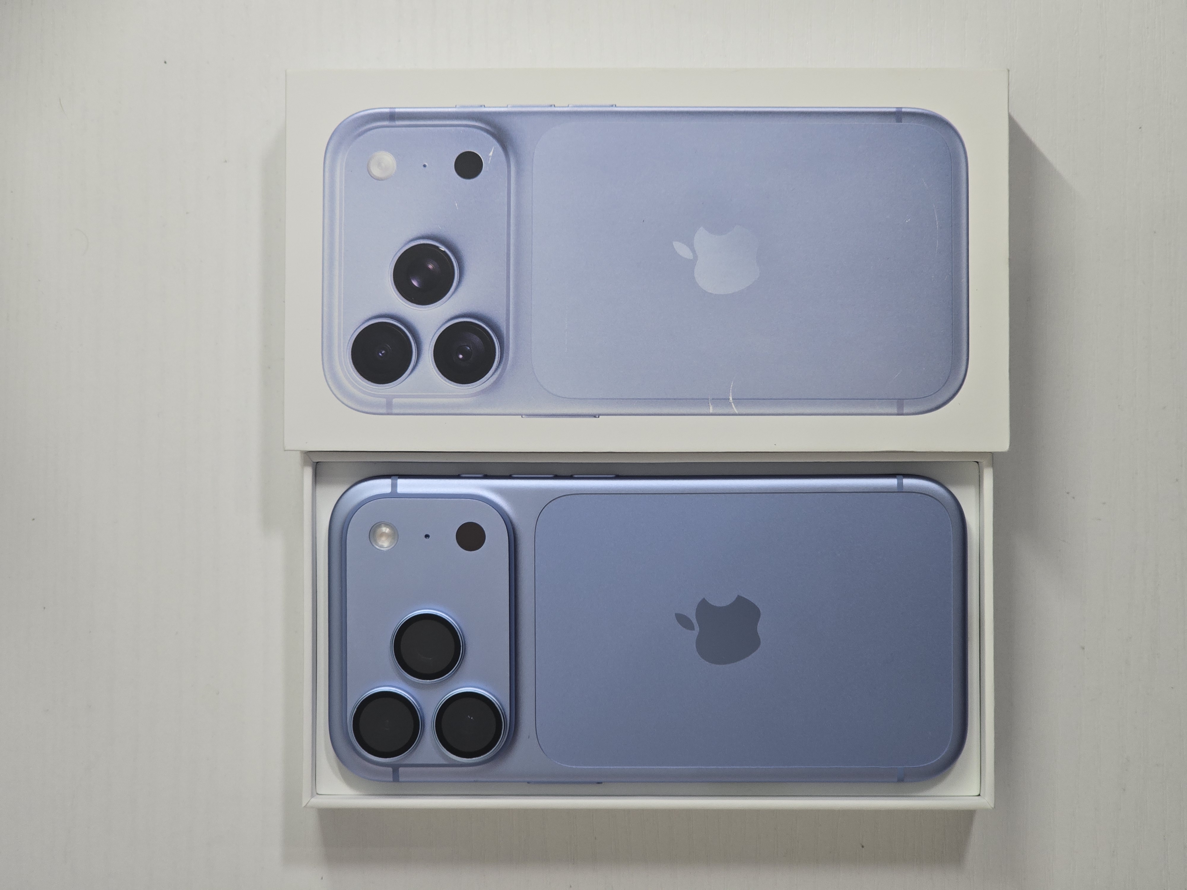 iPhone 18 Pro · Glacier · 256 GB · Used · Like New · Battery Health: 100% — photo 1 of 4