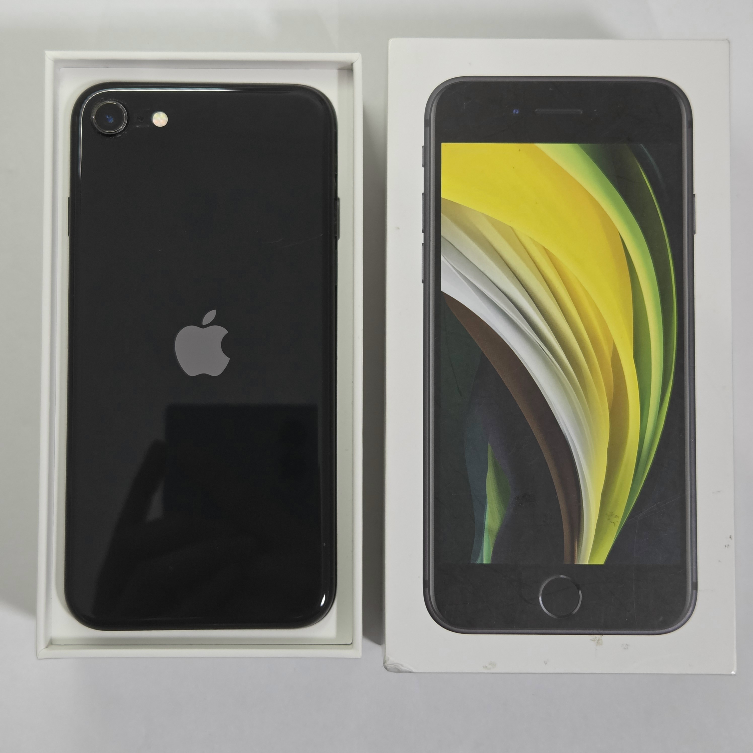 iPhone SE (2020) · Black · 64 GB · Used · Excellent · Battery Health: 84% — photo 4 of 4