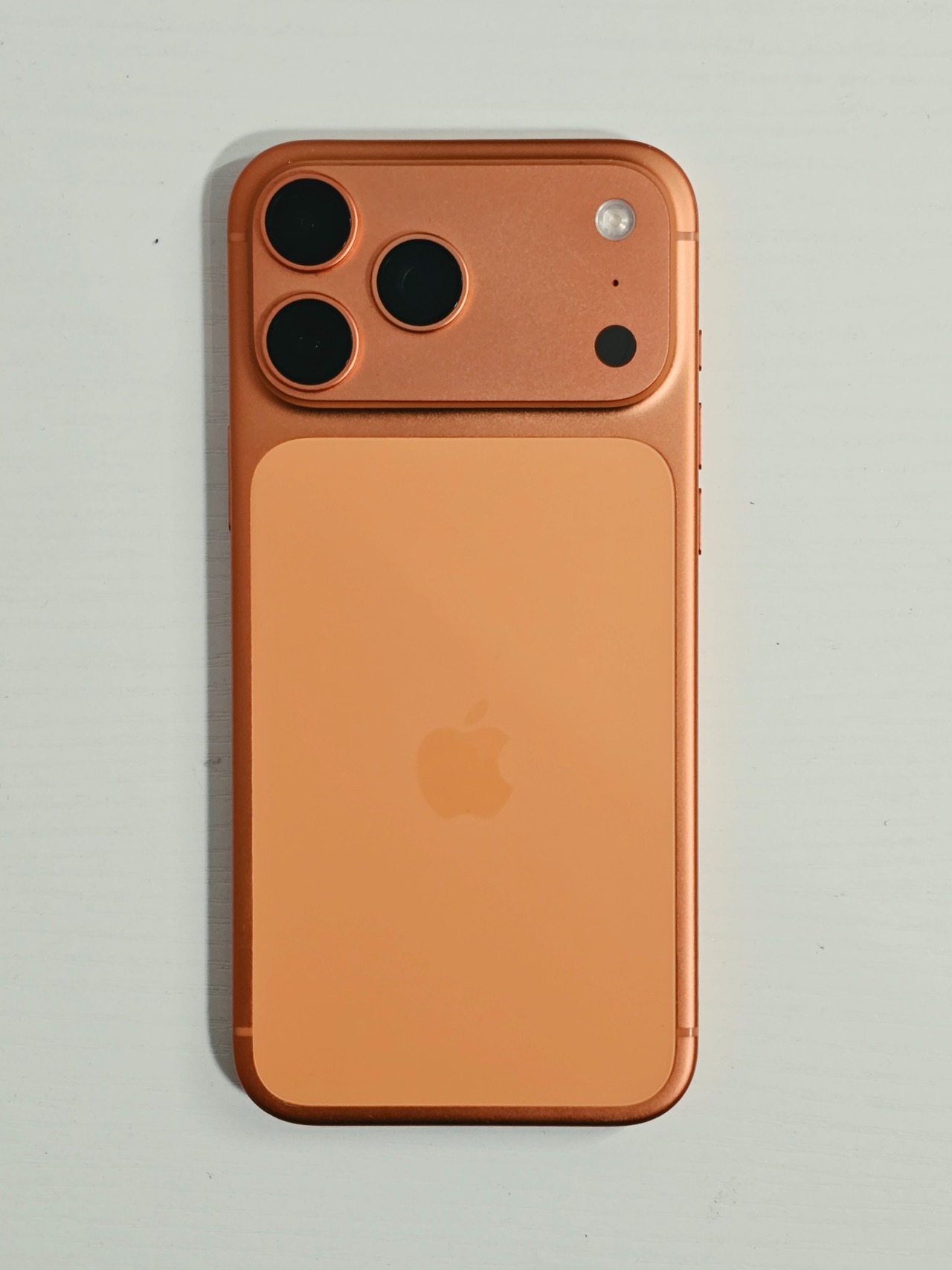 iPhone 17 Pro Max · Cosmic Orange · 256 GB · Used · Excellent · Battery Health: 95% — photo 1 of 4
