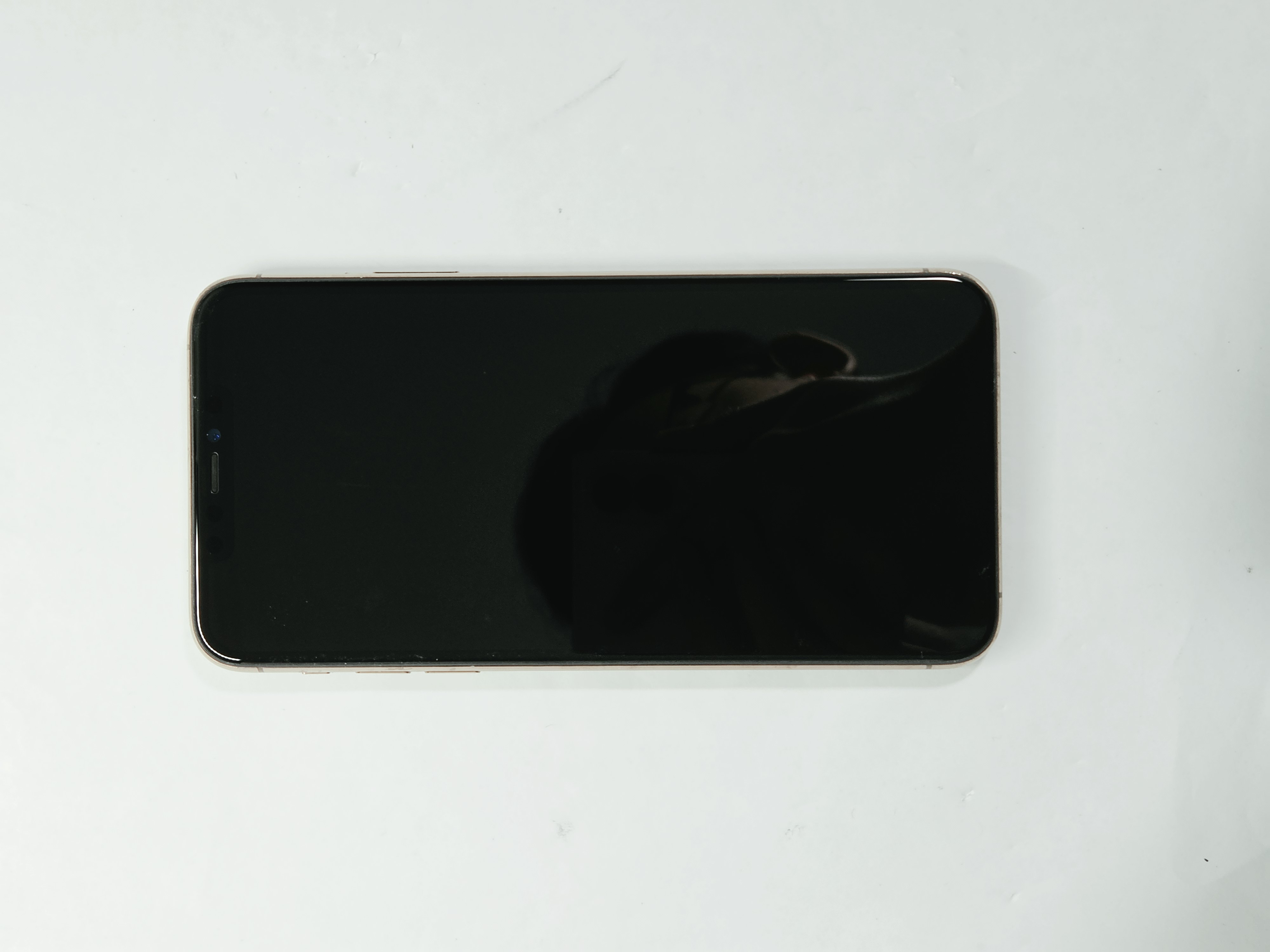 iPhone 11 Pro Max · Gold · 64 GB · Used · Excellent · Battery Health: 82% · Refurbished — photo 4 of 4