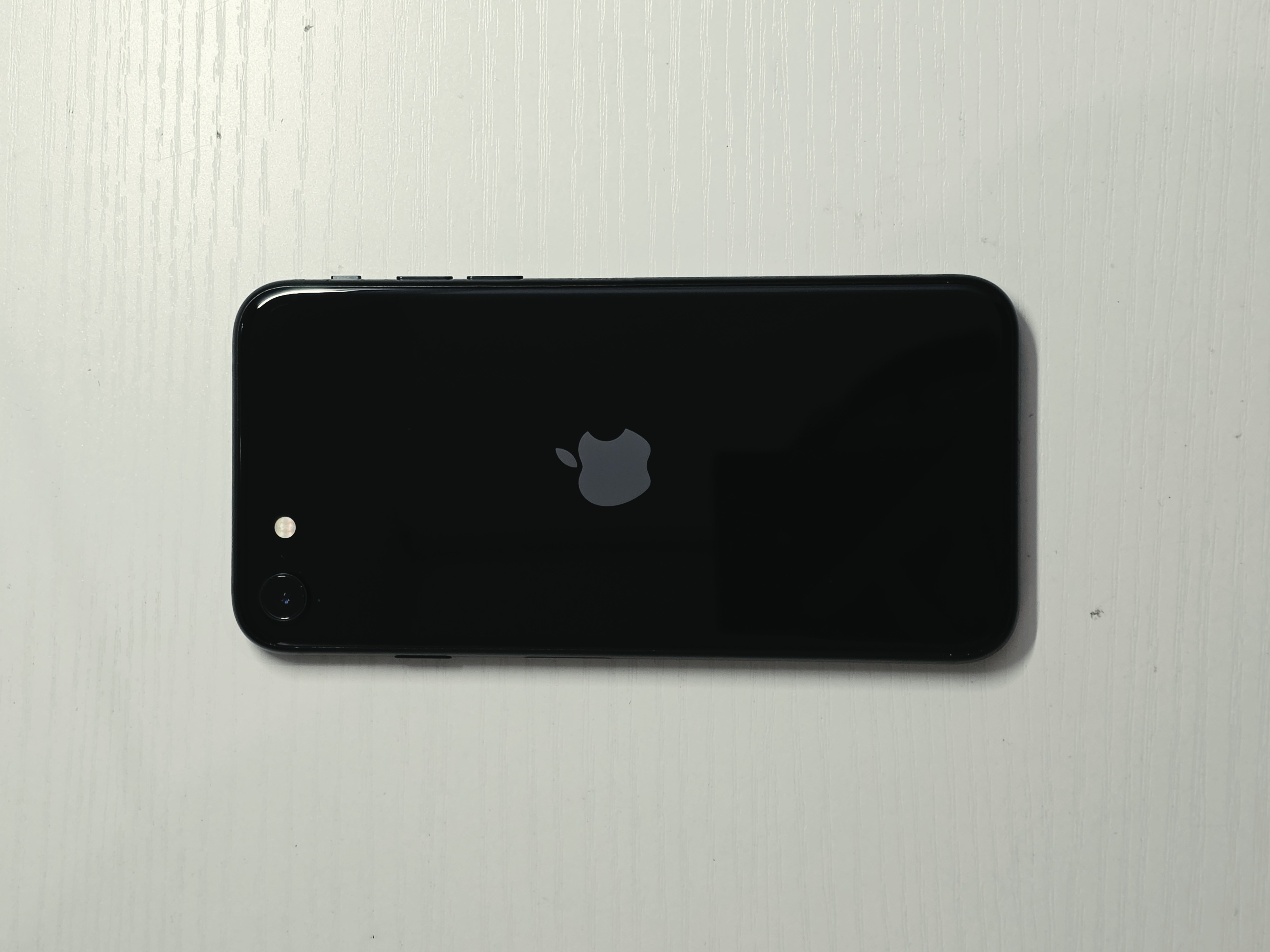 iPhone SE (2022) · Black · 128GB · Used · Like New · Battery Health: 95% — photo 1 of 4