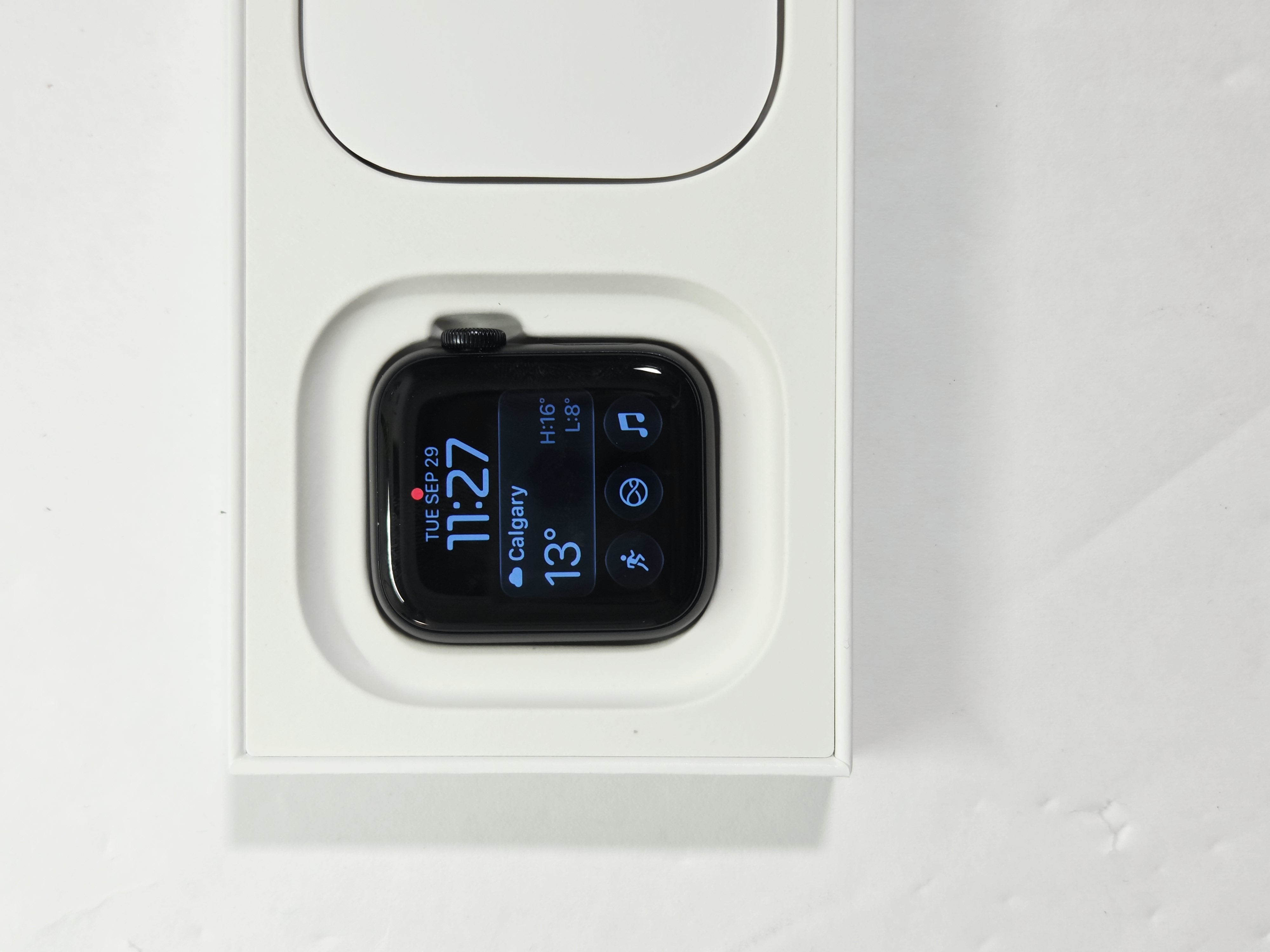 Apple Watch SE (3rd Generation) · Midnight · 64 GB · Used · Like New · Battery Health: 100% — photo 1 of 4