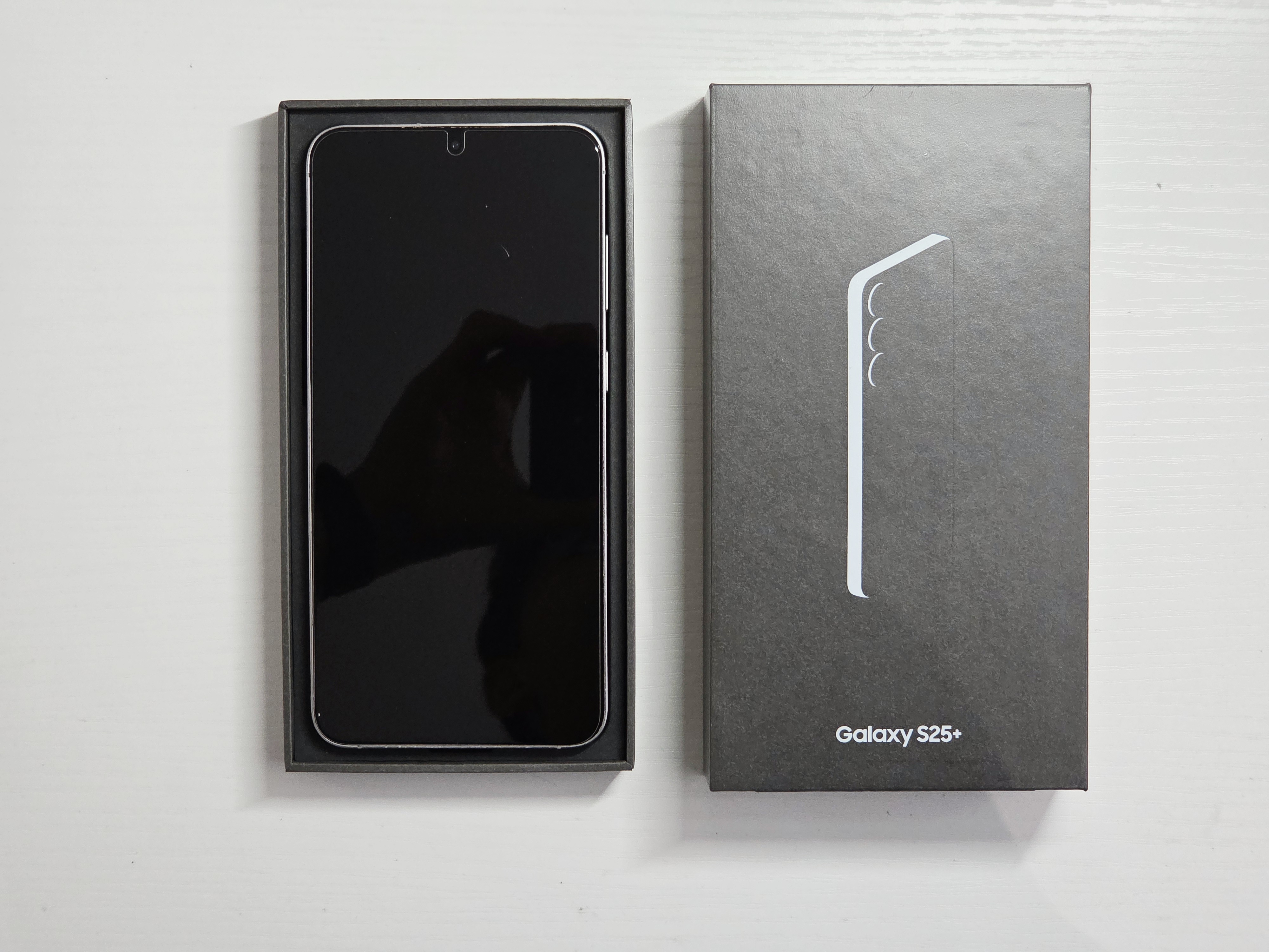 Galaxy S25+ 5G · Silver · 256 GB · Used · Excellent — photo 3 of 3