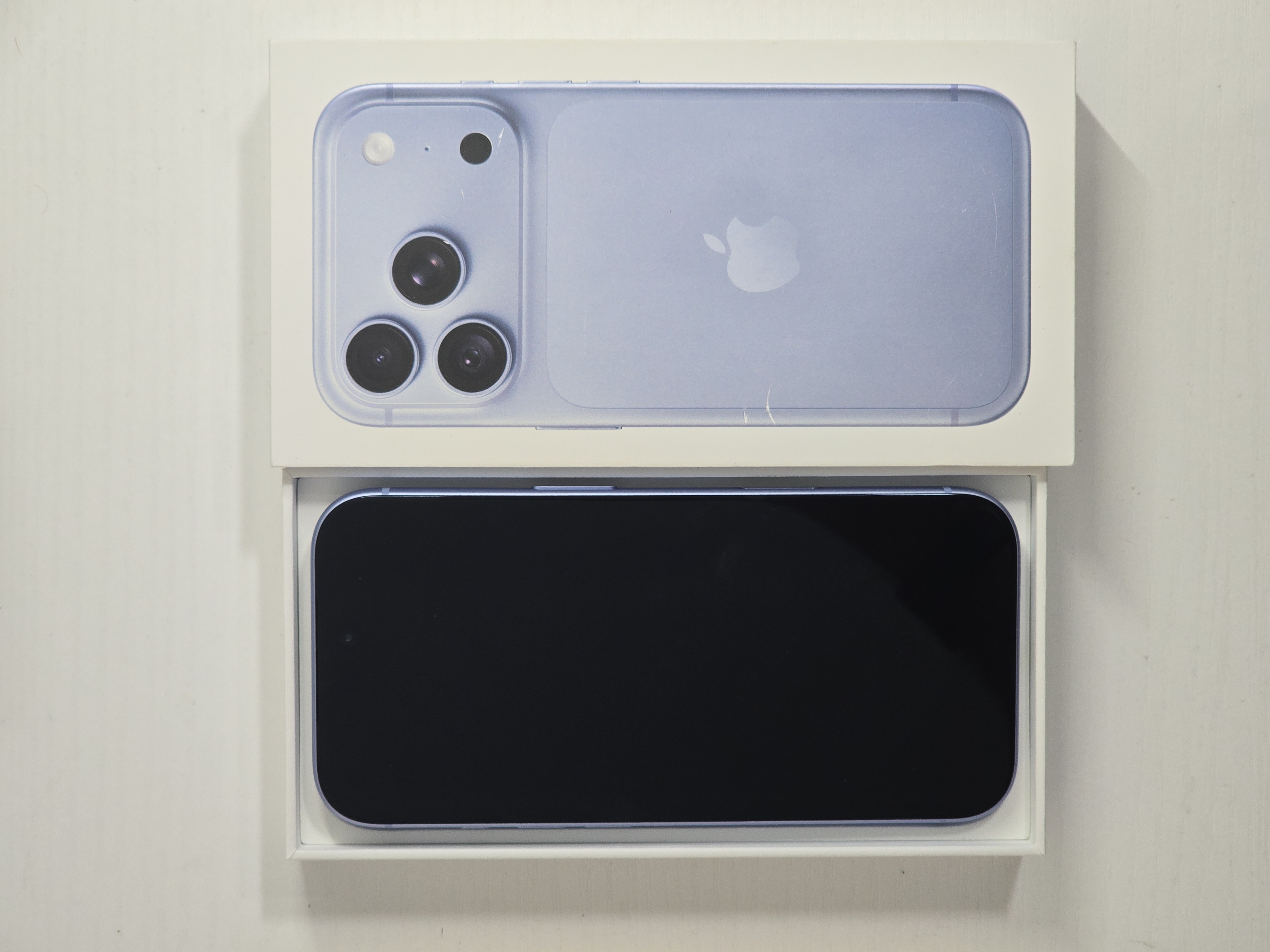 iPhone 18 Pro · Glacier · 256 GB · Used · Like New · Battery Health: 100% — photo 4 of 4